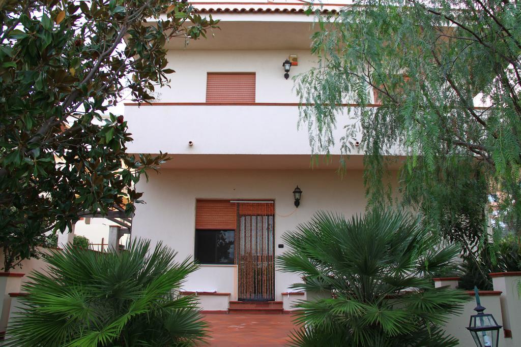 لاتْسّارو B&B La Piccola Oasi الغرفة الصورة