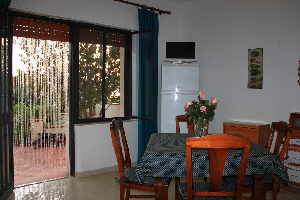 لاتْسّارو B&B La Piccola Oasi المظهر الخارجي الصورة